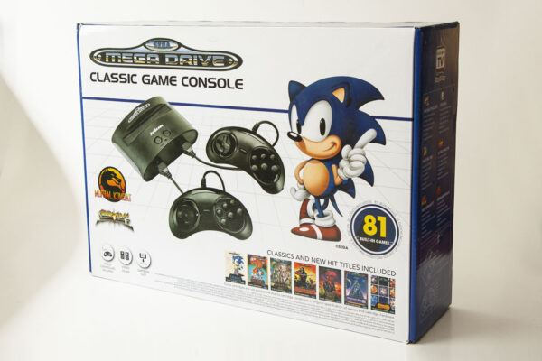 Sega Mega Drive, Classic Game Console. Ny 3 part Konsol med 81 spil indbygget og Cartridge port.