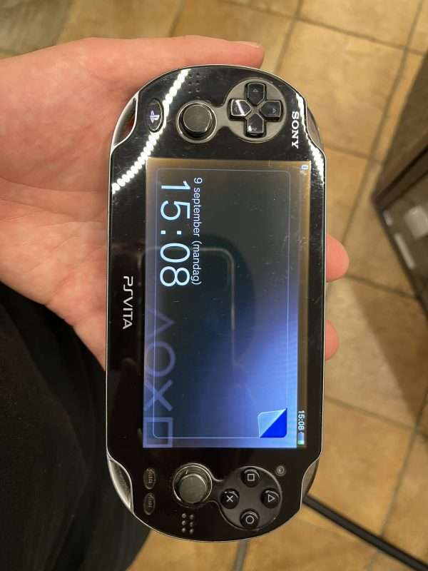 PS Vita PCH-1004 inkl 16 GB(konsol) - Image 5