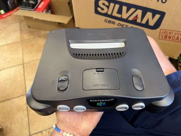Nintendo 64 inkl strøm og av-kabel(konsol) #1 - Billede 2