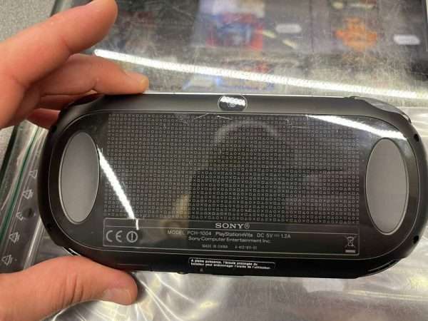 PS Vita PCH-1004 inkl 8 GB(konsol) #1 - Billede 3