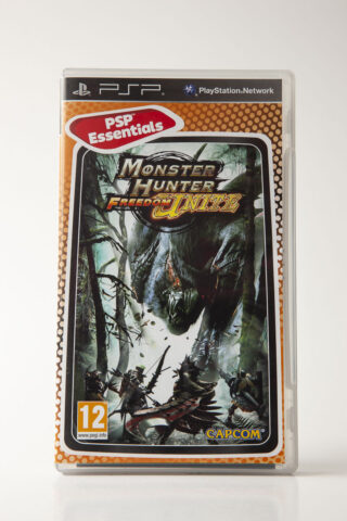 Monster Hunter Freedom Unite(PSP Essentials)(PSP)