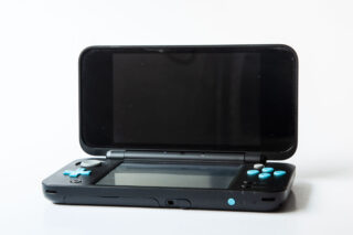 New Nintendo 2DS XL (Black/Blue) inkl. oplader #1
