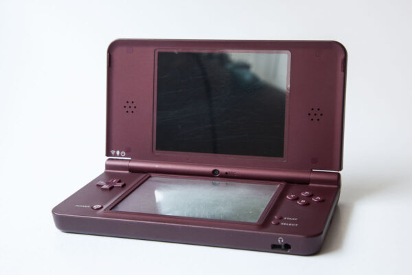 DSi XL: Burgundy inkl. oplader