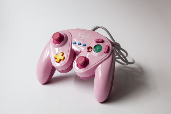 Wired Fight Pad: Peach