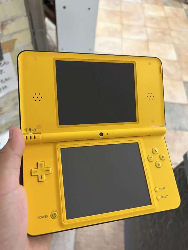 DSi XL: Yellow inkl. oplader #1 - Image 2