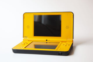 DSi XL: Yellow inkl. oplader #1