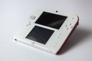 Nintendo 2DS: White/Red inkl. oplader #1