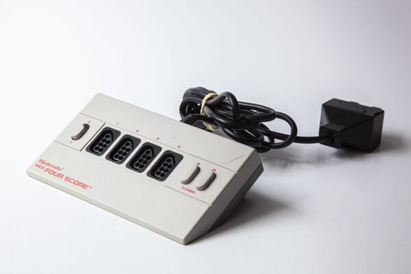 NES Fourscore(virker kun til 004E-controllere)