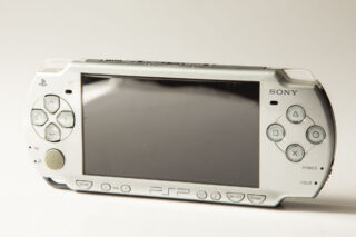 PSP 2004 inkl oplader(Sølv)(konsol) #1