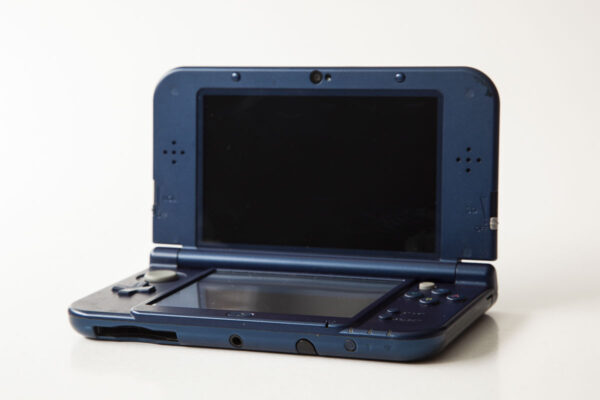New Nintendo 3DS XL inkl. oplader (Metallic Blue) #1