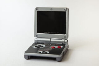 Gameboy Advance SP 001 NES Edition inkl. oplader #1