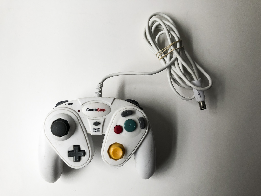 Uoriginal Gamecubecontroller. Design 15 Nintendopusheren
