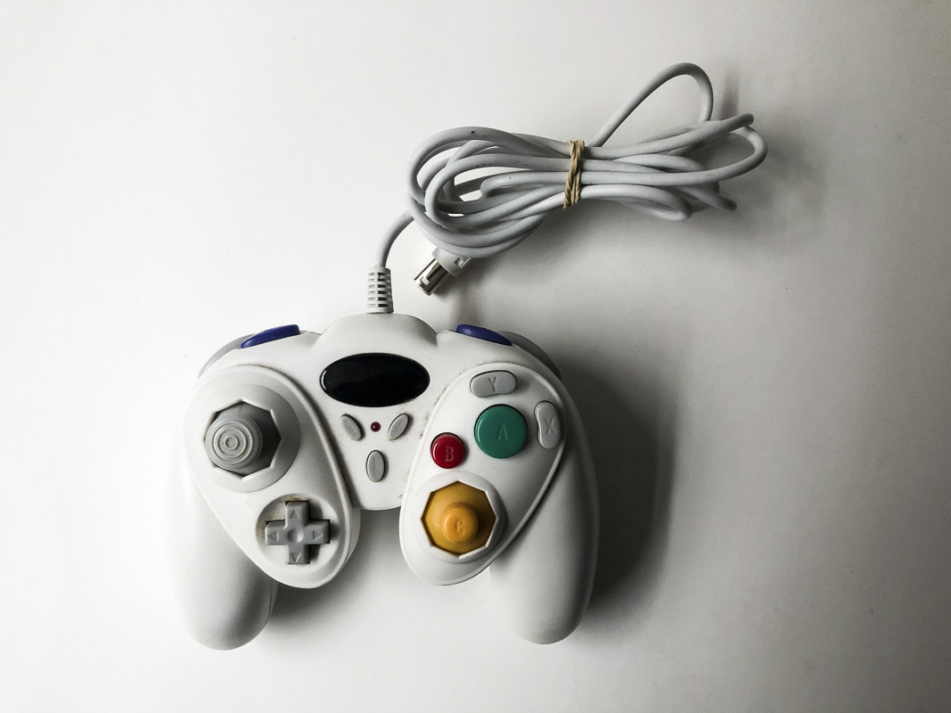 Uoriginal Gamecubecontroller. Design 14 Nintendopusheren