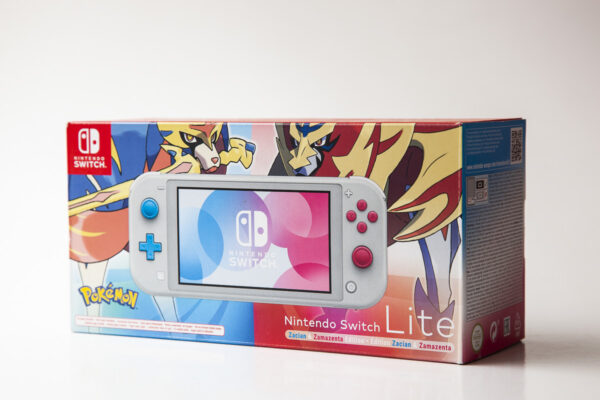 Switch Lite Pokémon Sword/Shield(brugt, men som ny)