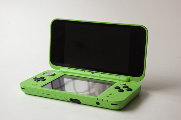 New Nintendo 2DS XL: Minecraft Creeper Edition - Image 2