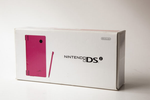 Nintendo DSi: Pink i kasse inkl. oplader