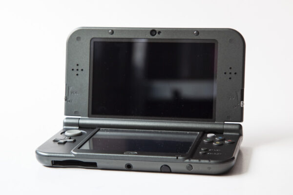 New Nintendo 3DS XL inkl. oplader (Black) #1