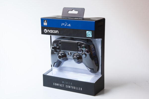 Playstation 4-controller fra Nacon. Ikke trådløs(3 m). Sort(PS4 Ny)