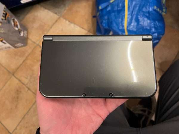 New Nintendo 3DS XL inkl. oplader (Black) #1 - Image 2