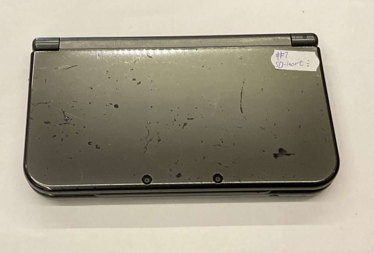New Nintendo 3DS XL inkl. oplader (Black) #1 SD-kort mangler - Billede 2