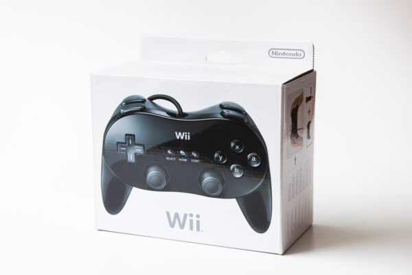 Wii Pro Controller i original emballage(ikke fabriksny)