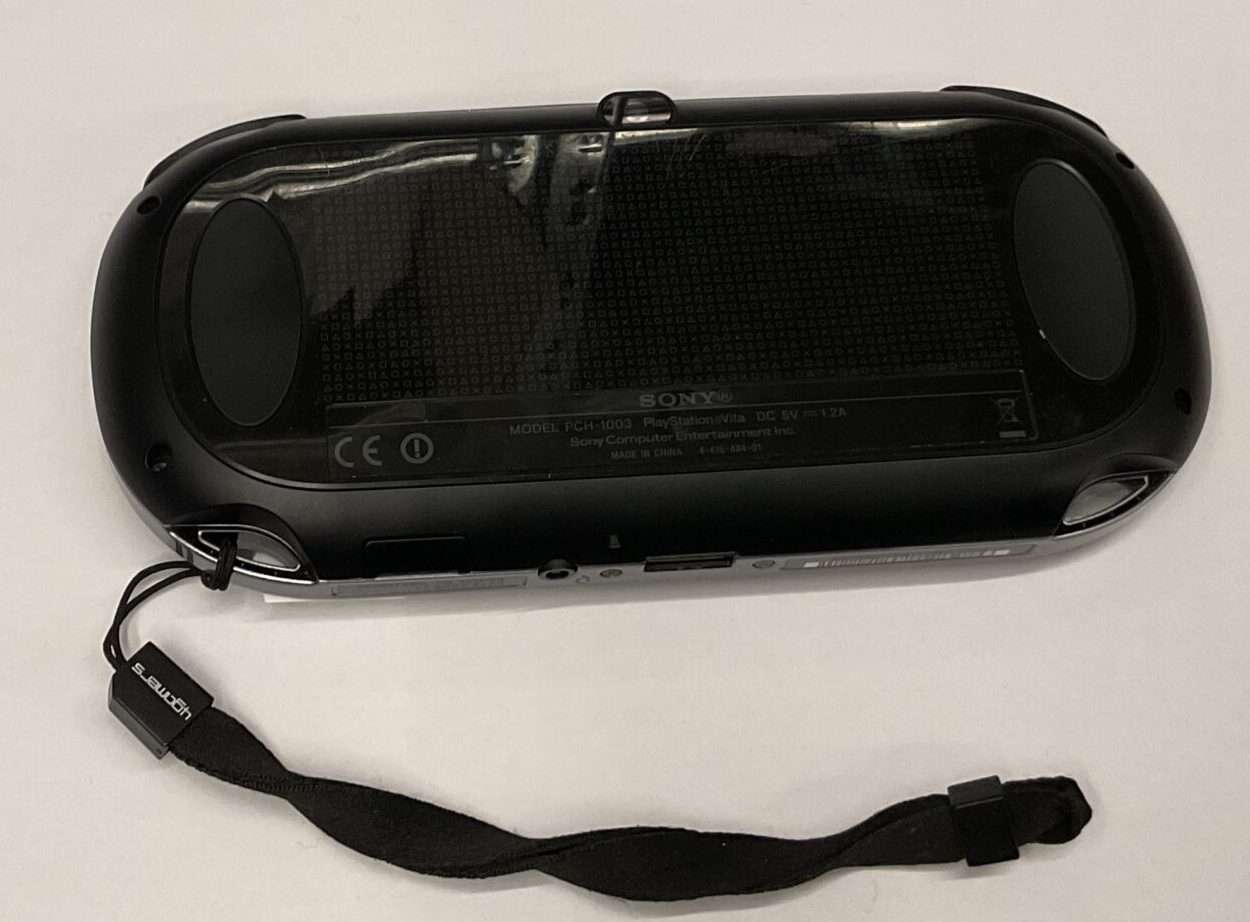PS Vita PCH-1003 inkl 4 GB memory(konsol) #3 - se beskrivelse/billeder - Billede 3