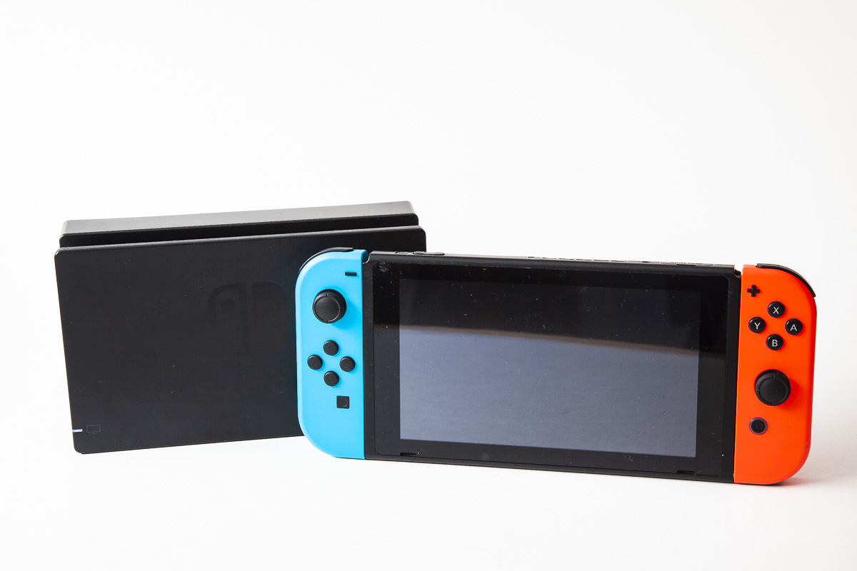 Brugt Nintendo model (blå/rød joy cons) – Nintendopusheren