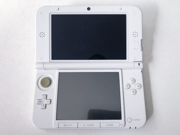 3DS XL White med pre installed Super Mario 3D Land i original emballage(ikke ny) - Billede 2