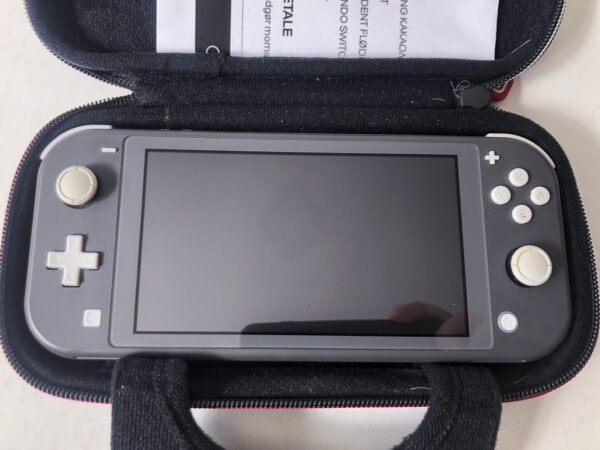 Switch Lite uden kasse + oplader + taske (Switch lite brugt) - Image 3