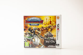 Skylanders: SuperChargers Racing)(3DS)
