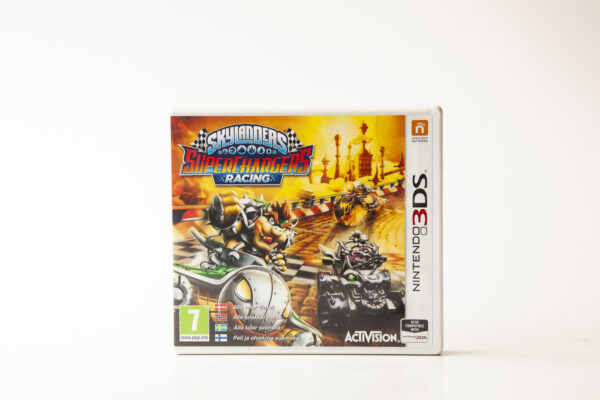 Skylanders: SuperChargers Racing)(3DS)