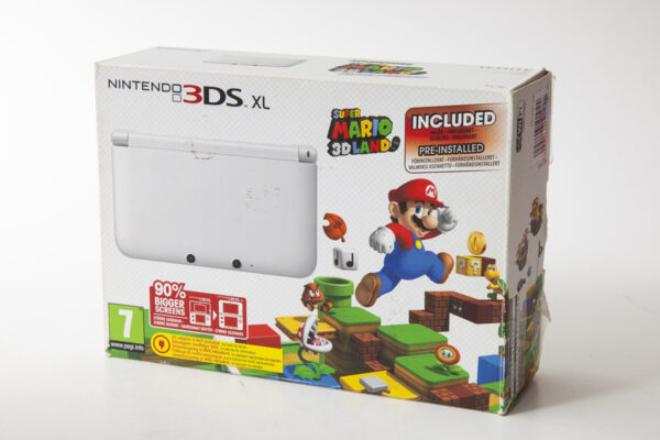 3DS XL White med pre installed Super Mario 3D Land i original emballage(ikke ny)