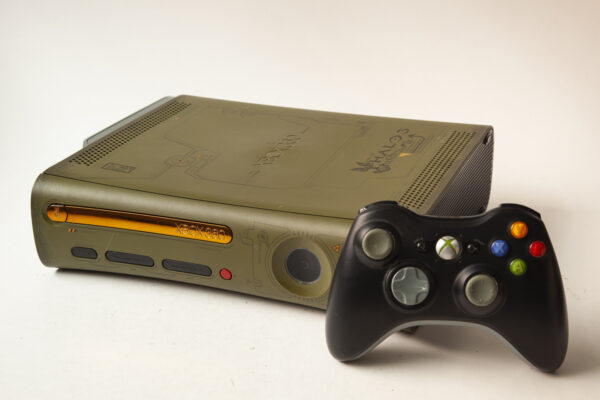 Xbox 360 Halo 3 Edition m. alle kabler og sort controller(konsol)