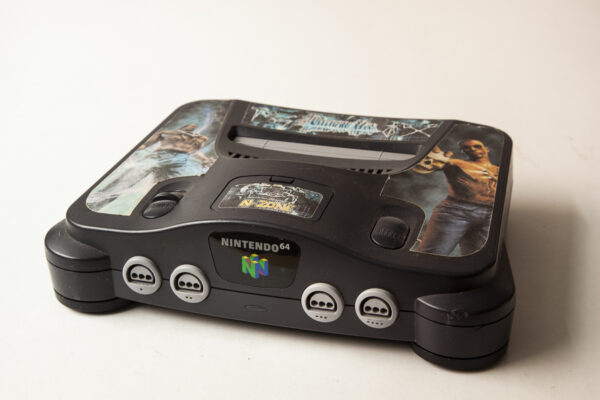 Nintendo 64 m. Shadow Man-klistermærker(kun konsol - ingen controller eller kabler)
