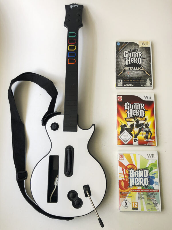 Guitar Hero-guitar(Gibson) + tre spil(Wii)