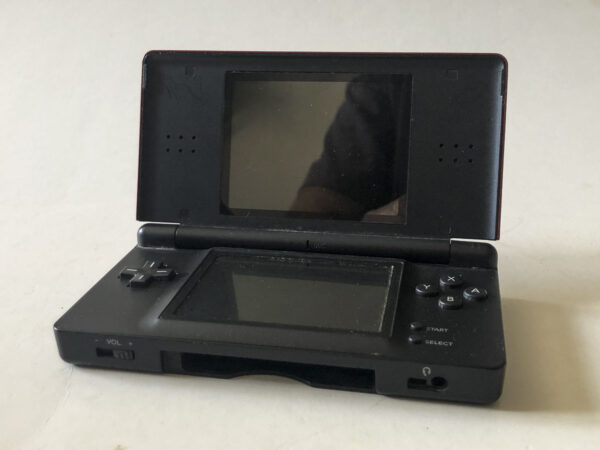 DS lite: Crimson Red inkl. oplader