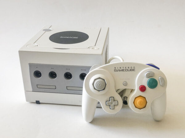 Gamecube: Pearl White(alt undtagen memory card medfølger)