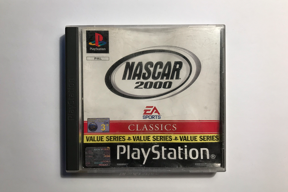 Fiche du jeu NASCAR 2001 sur Sony Playstation - Le Musee des Jeux Video
