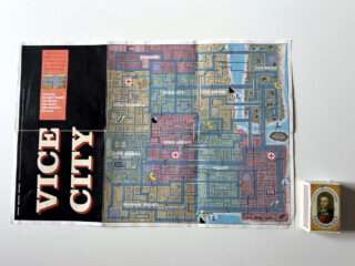 GTA 1 - Består af 2 Kort med to sider 1 plakat 3 kort. Se Billeder. (PS1-manual) #217