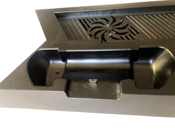 Vertical Stand m. controller charging og blæs(PS4 brugt) - Image 2