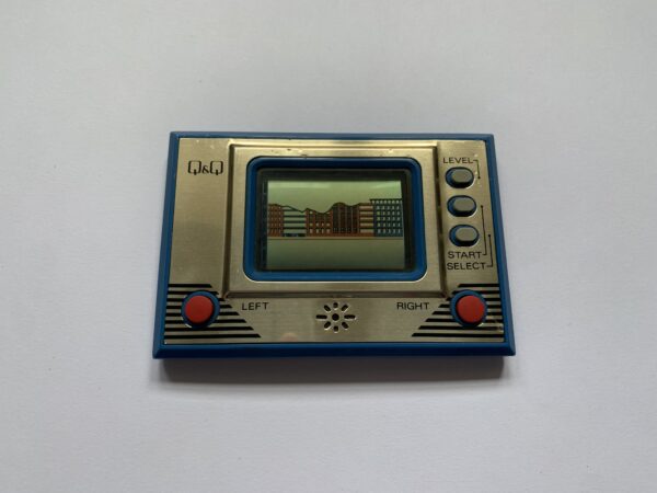 Q&Q(mangler batteriklap(Bip Bip-spil)