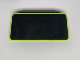 New Nintendo 2DS XL (Black/Green) inkl. oplader #1