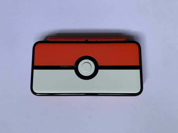 New Nintendo 2DS XL (Pokéball) inkl. oplader
