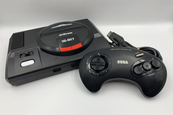 Sega Mega Drive Mini med 42 spil + controller