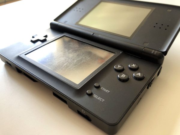 DS Lite: i original emballage, Professor Layton and the Curious Village edition(se billeder) - Image 11