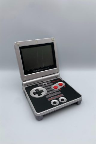 Gameboy Advance SP 001 NES Edition inkl. oplader #1