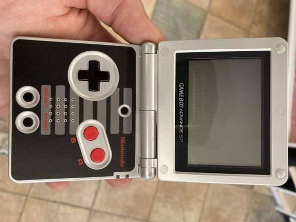 Gameboy Advance SP 001 NES Edition inkl. oplader #1 - Image 4