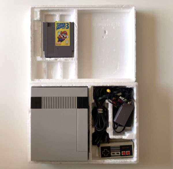 NES Konsol i Box - udgave med Super Mario Bros 3 og 2 Controllere  (i original emballage) - Image 2