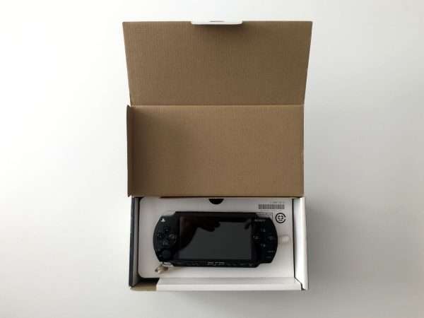 PSP 1004 K Value Pack inkl. oplader. (konsol i original Emballage, med tilbehør)(Se Billeder) - Image 2