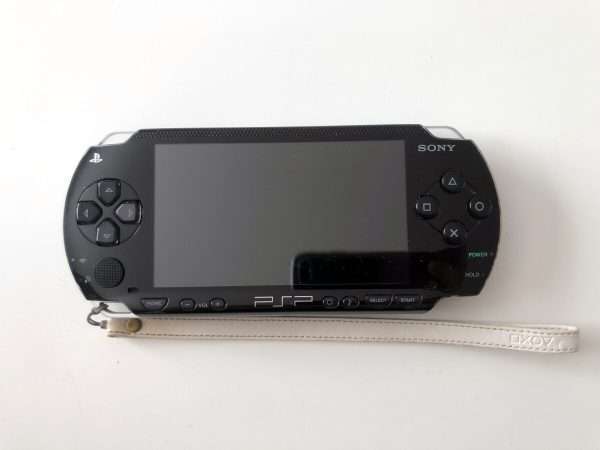 PSP 1004 K Value Pack inkl. oplader. (konsol i original Emballage, med tilbehør)(Se Billeder) - Image 4
